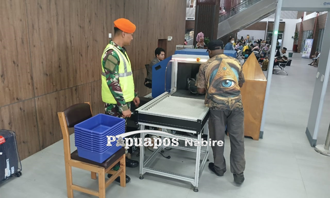 Random Checking Satgas Kopasgat Gandeng Bandara | Papuaposnabire - Baca ...